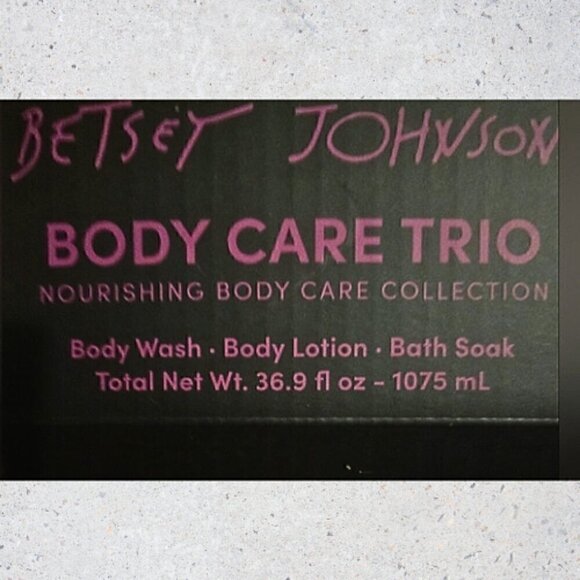 Betsey Johnson 3 piece Berry Rose Gift Boxed Set Body Care Collection NIB - Picture 3 of 3